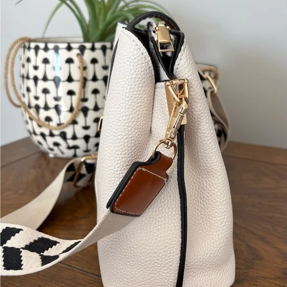 Elegant White and Brown Shoulder Bag with geometric strap - Picture 5 of 14
